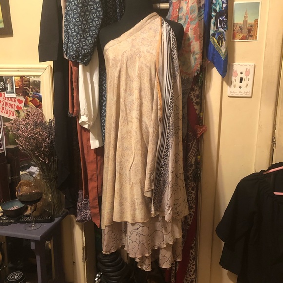 🌸Wayan Convertible Skirt / Sarong🌸 - Picture 3 of 8